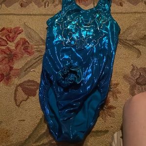 ITS FOR GYMNASTICS PRACTICE ONLY ITS NEVER BEEN WORN IT COMES WITH A HAIR SCRUN